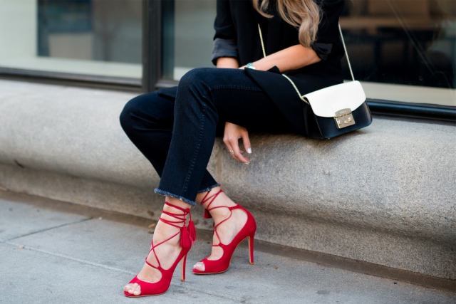 7FAM-Cropped-High-Waist-Straight-with-Raw-Hem-Plum-Lips-Black-Blazer-Fall-Look-Pam-Hetlinger-The-Girl-From-Panama-5