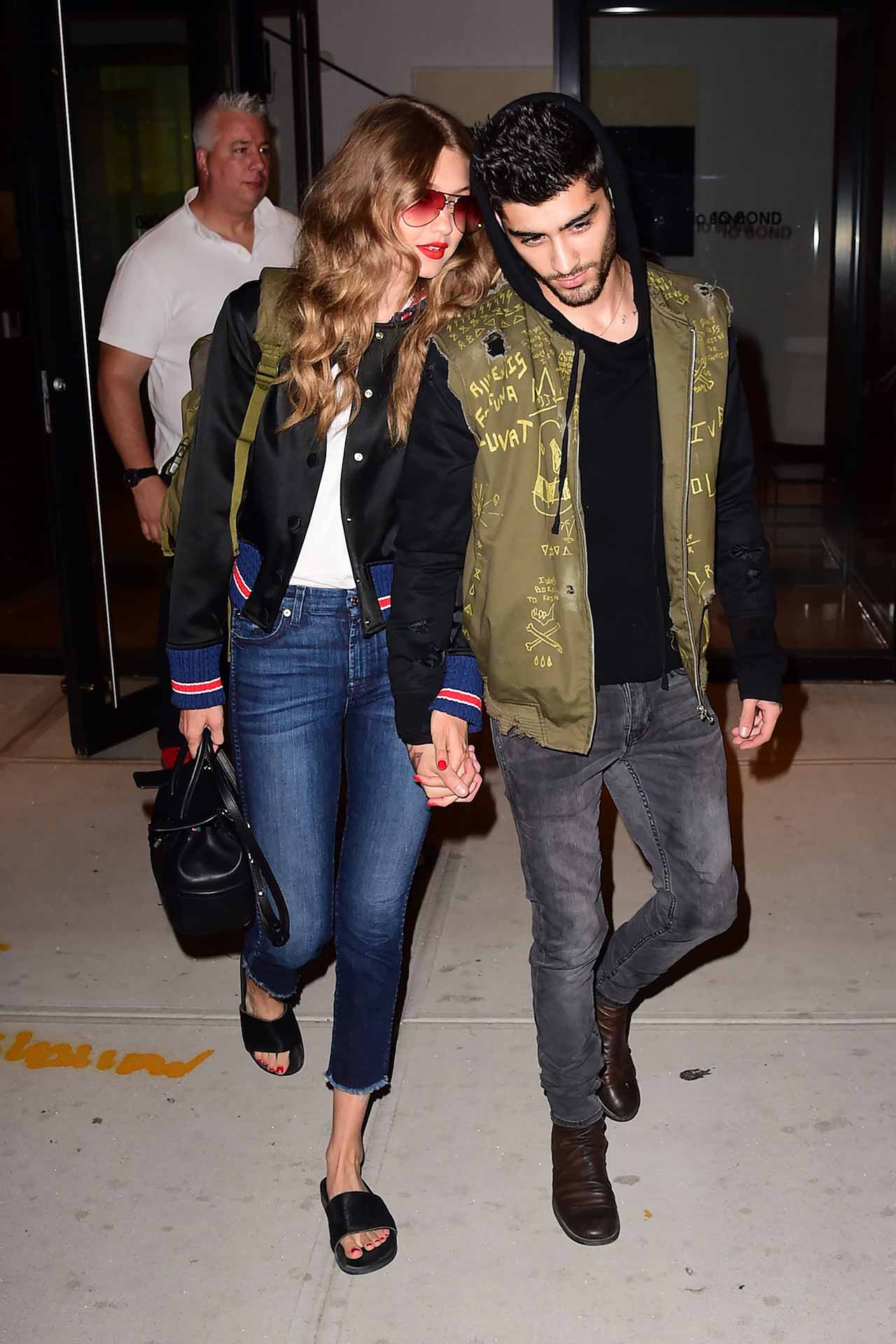 gigi-hadid-zayn-malik-7-for-all-mankind-jeans