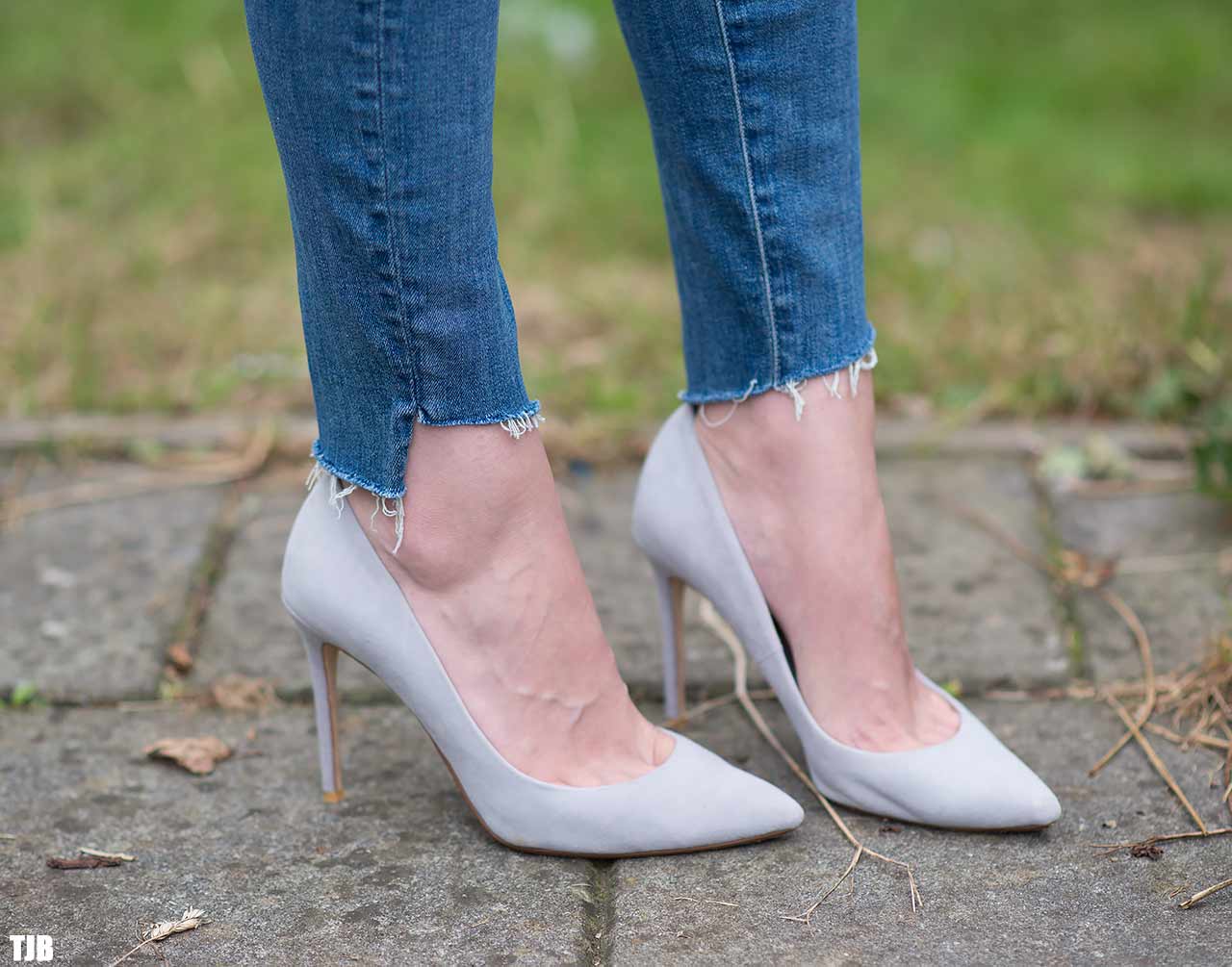 MOTHER The Stunner Zip Ankle Step Fray Jeans In Good Girls Do Review HEM