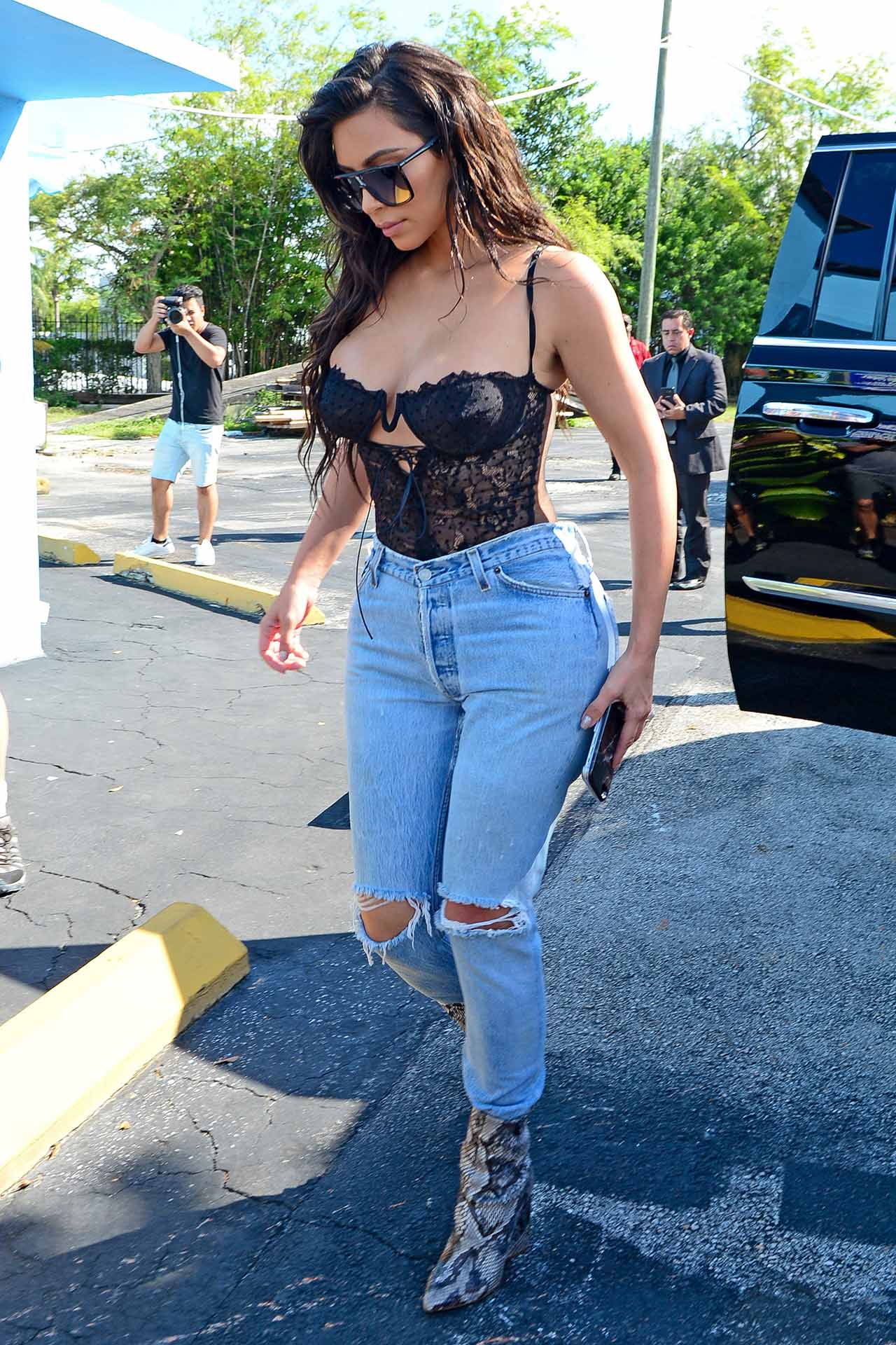 kim-kardashian-levis-jeans-2