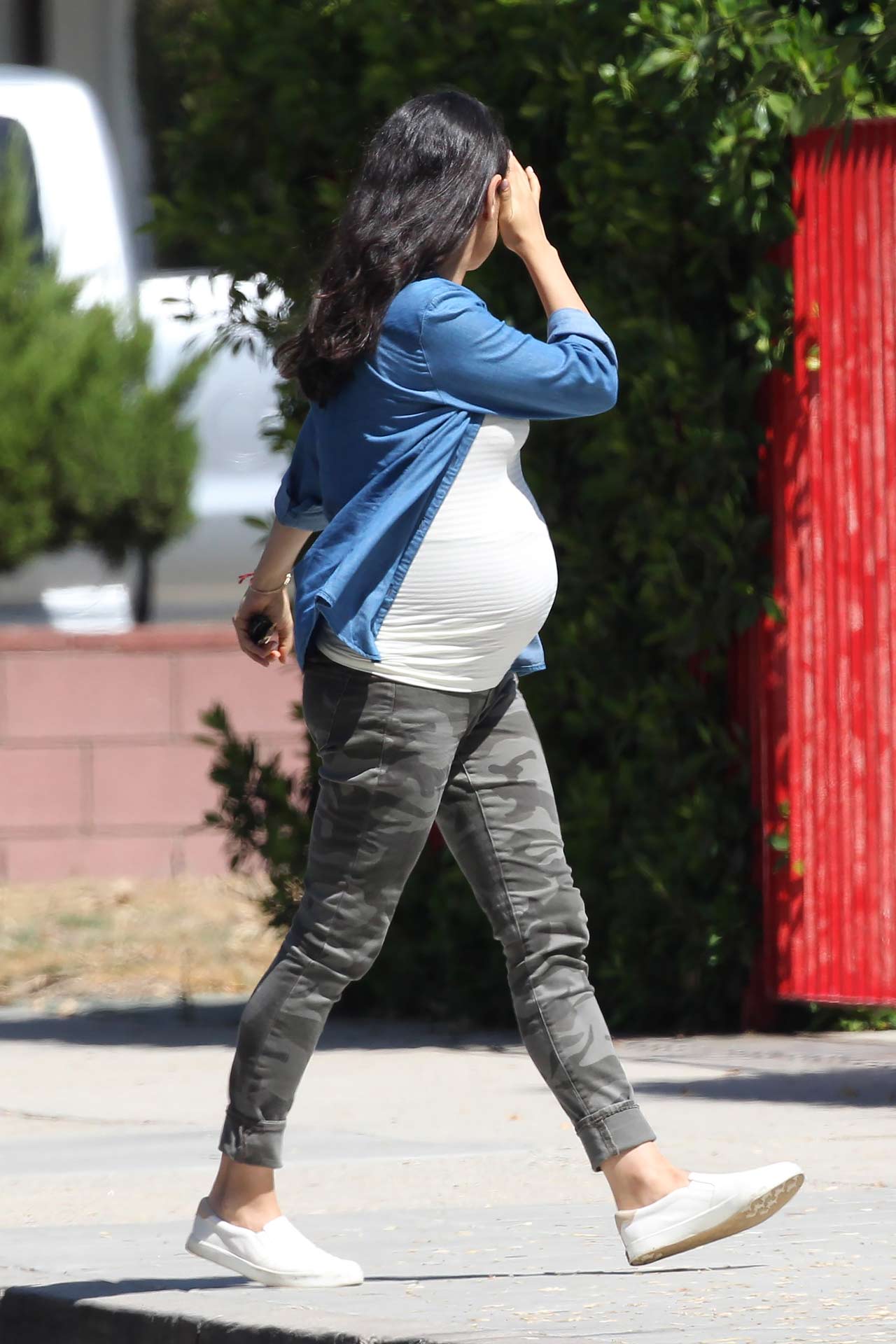 mila-kunis-true-religion-camo-jeans