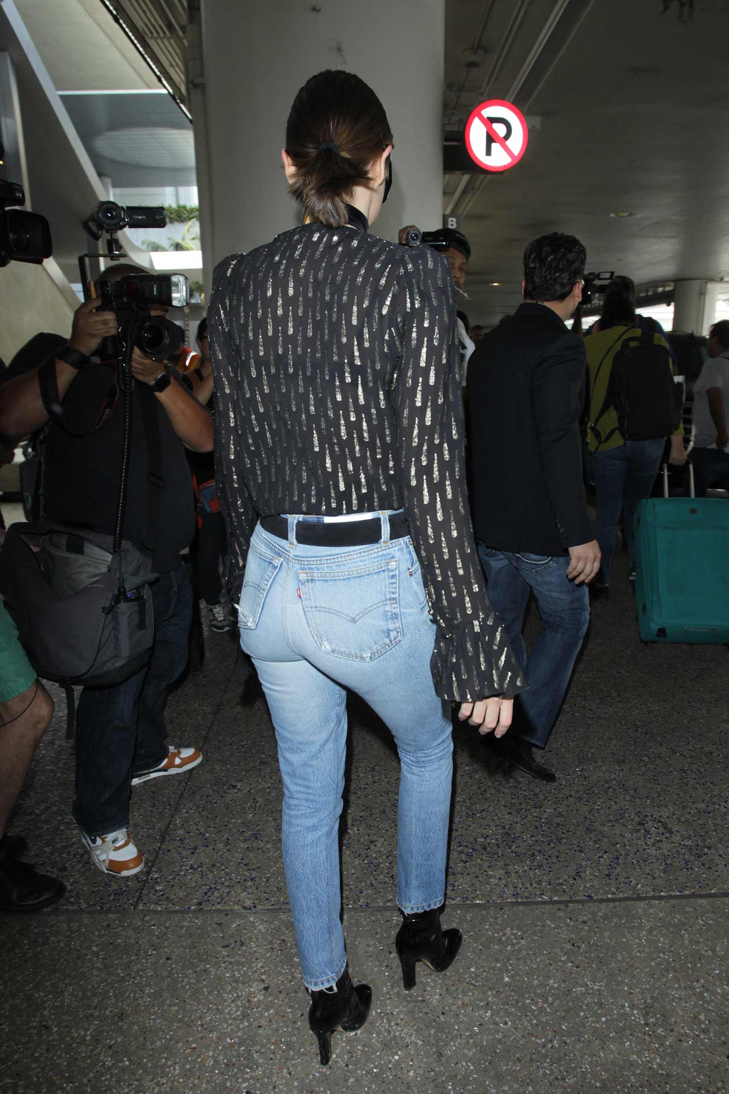 miranda-kerr-re-done-levis-jeans-5