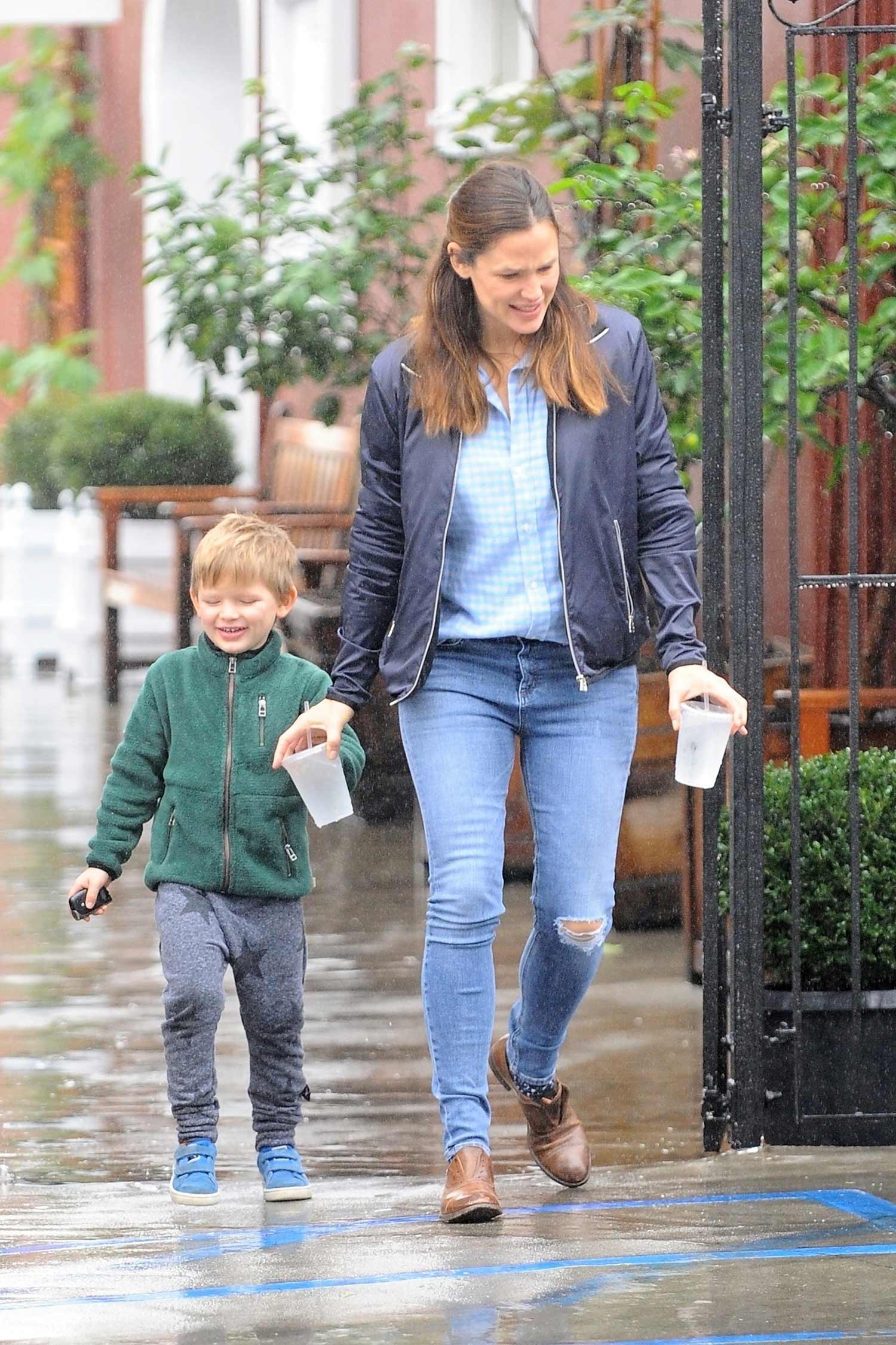 jennifer-garner-rag-bone-jeans-2