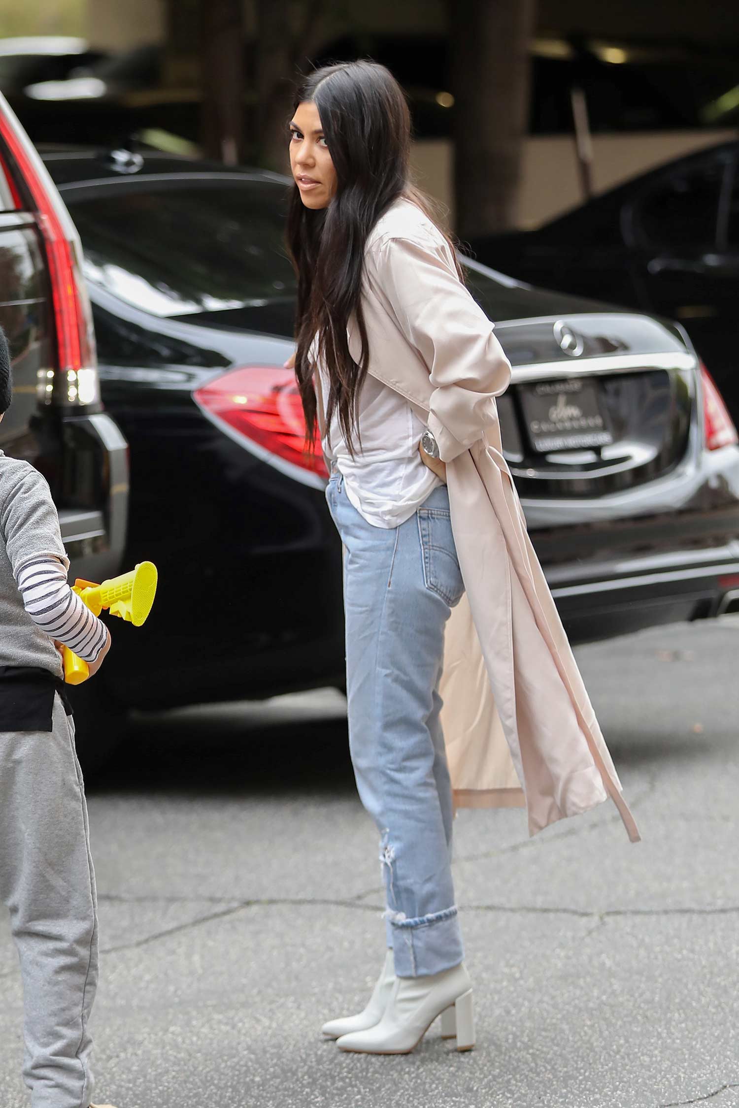 kourtney-kardashian-levis-jeans