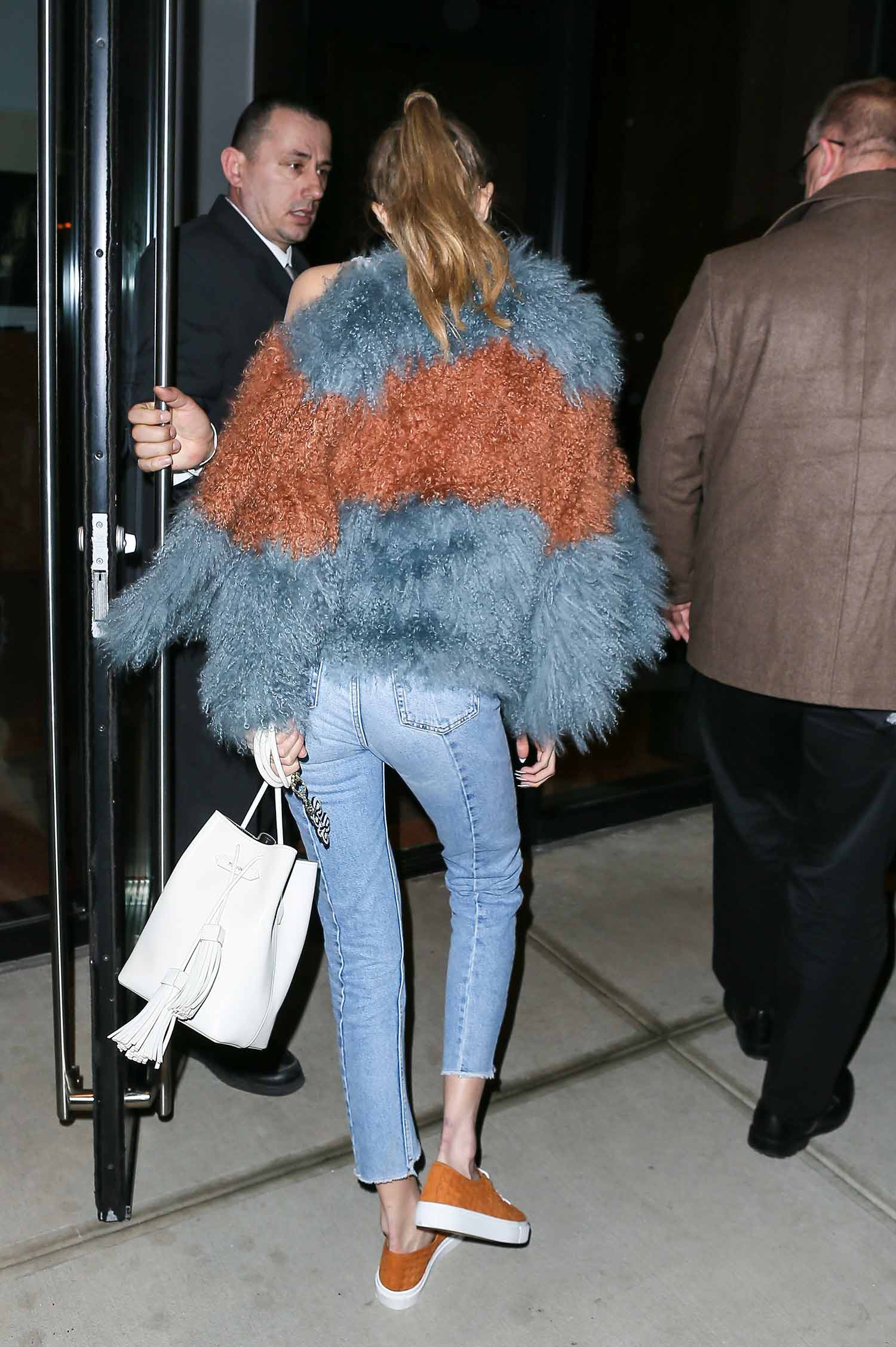 gigi-hadid-sandro-jeans-2